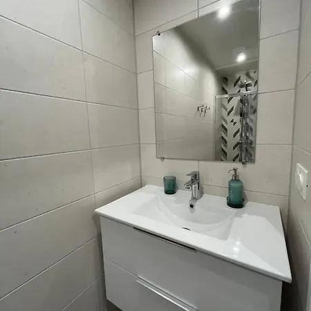 Apartament 6 Personnes Proche Centre & Parking